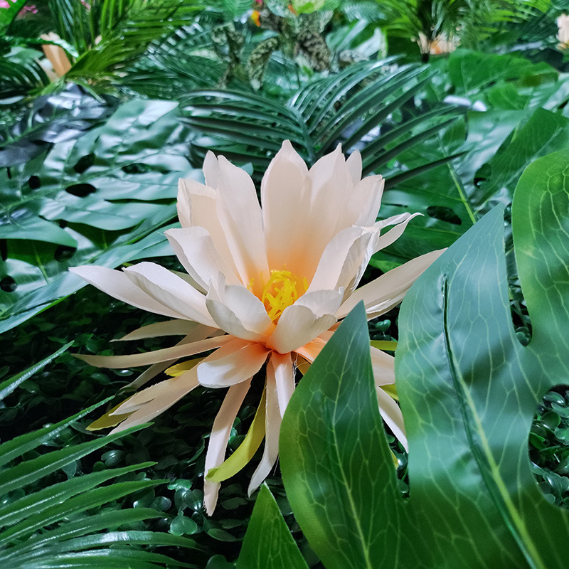 重庆某火锅店水中仿真荷叶花墙蒲草绿植造景